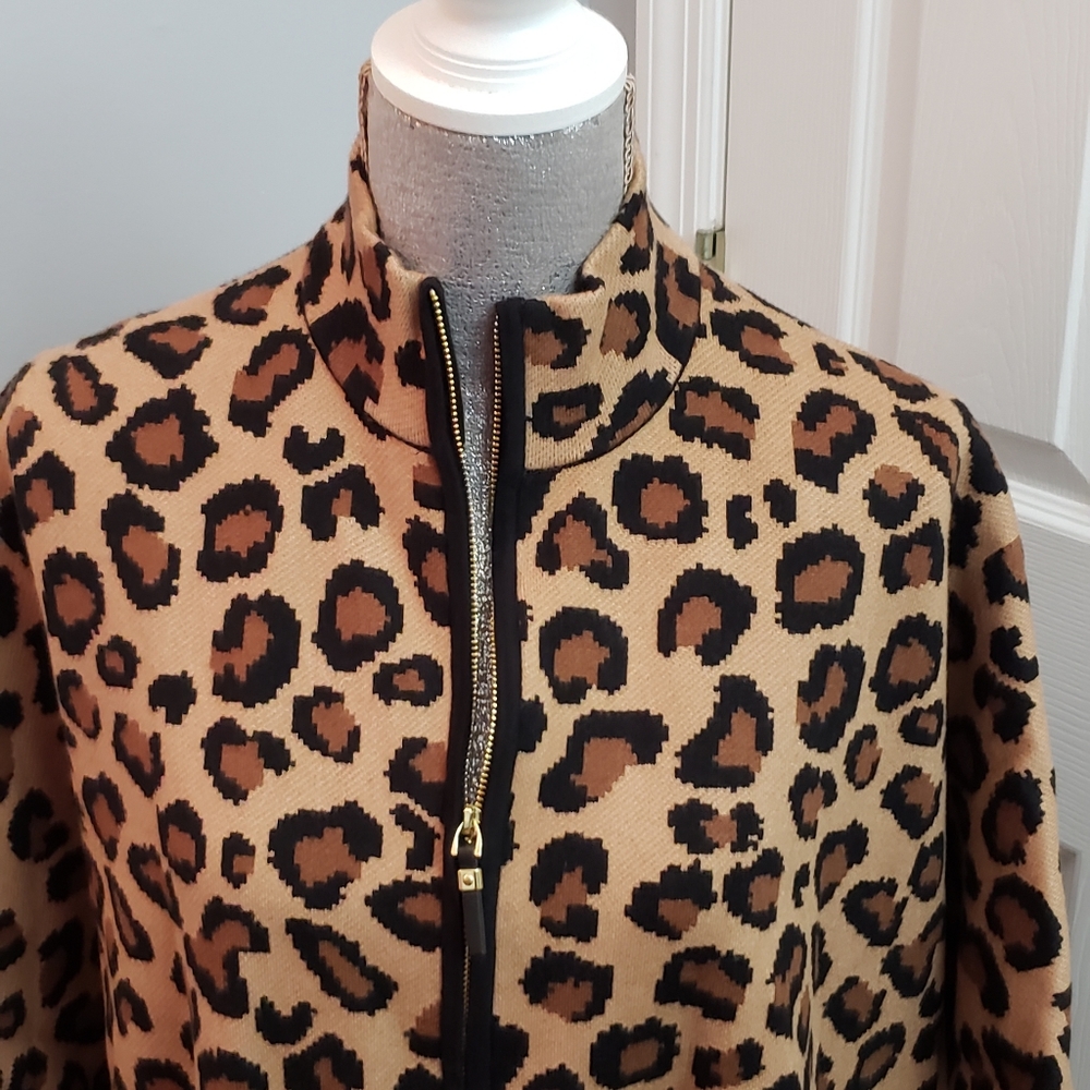 💥Tahari Leopard Print Poncho Sweater - Picture 3 of 4